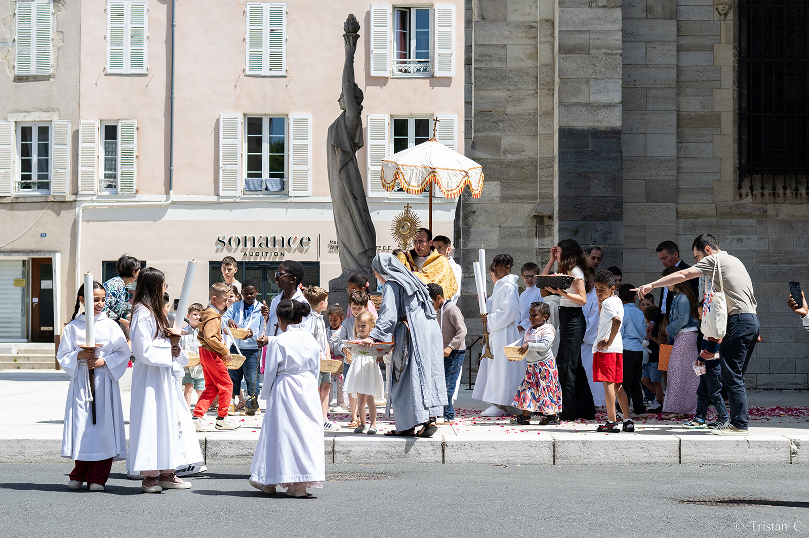07-06-26 Fête du Saint-Sacrement ©T. Chaucheprat (30)