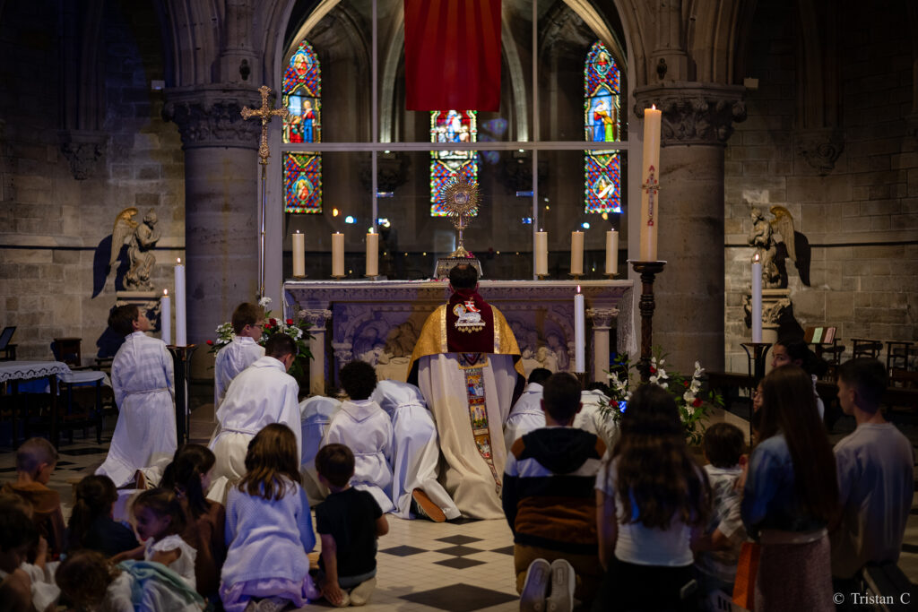 07-06-26 Fête du Saint-Sacrement ©T. Chaucheprat (42)