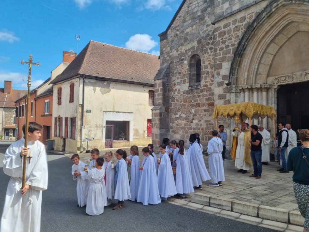 07-06 Fête du Saint-Sacrement ©Claudette Signoret (2)