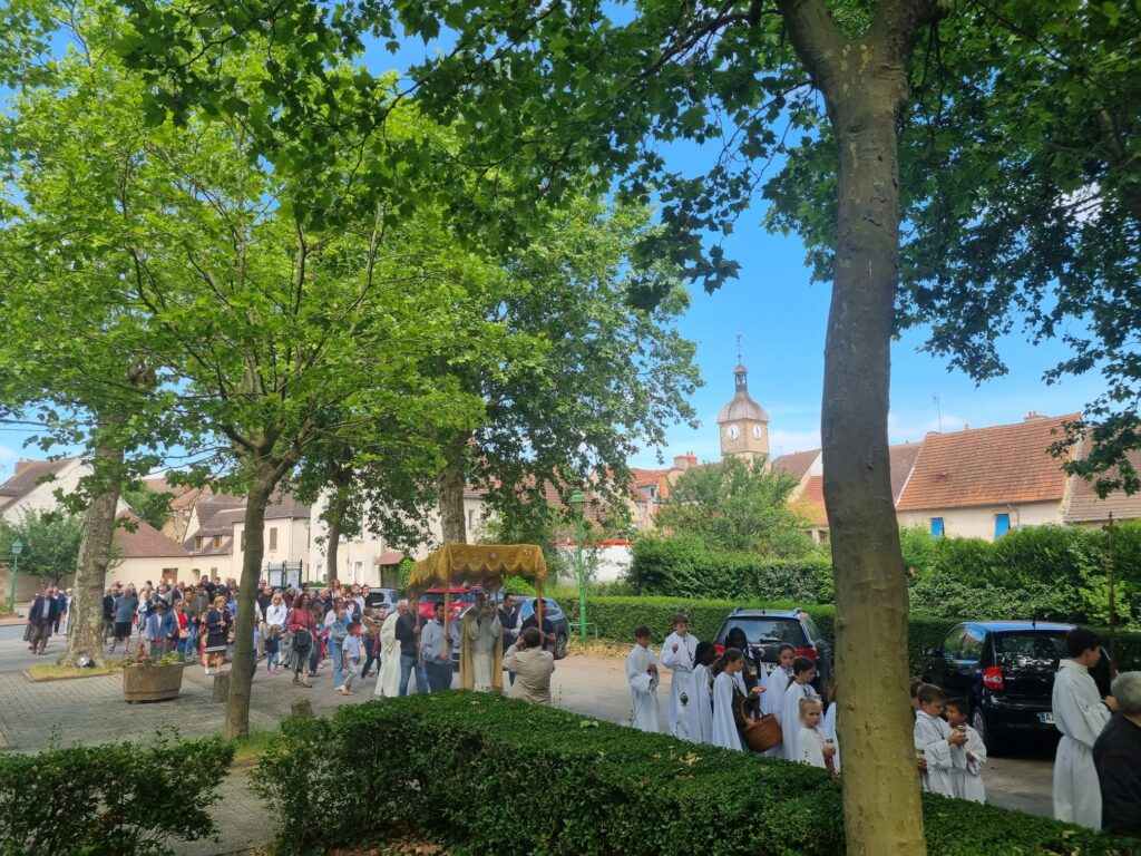 07-06 Fête du Saint-Sacrement ©Claudette Signoret (3)