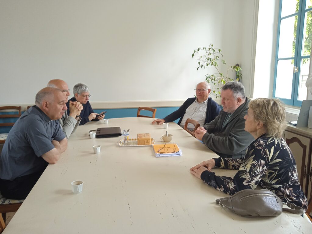 Visite pastorale Souvigny - rencontre des élus de Besson ©Monique Charrier
